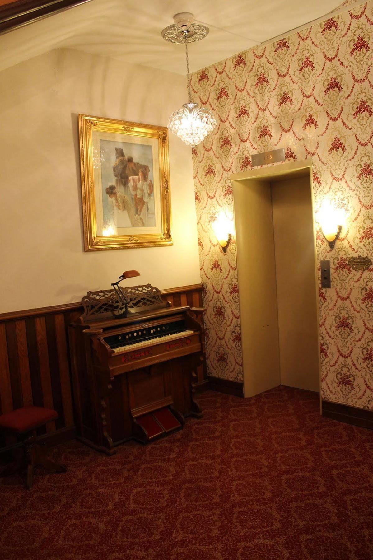 Decker Hotel & Bar Maquoketa Eksteriør bilde