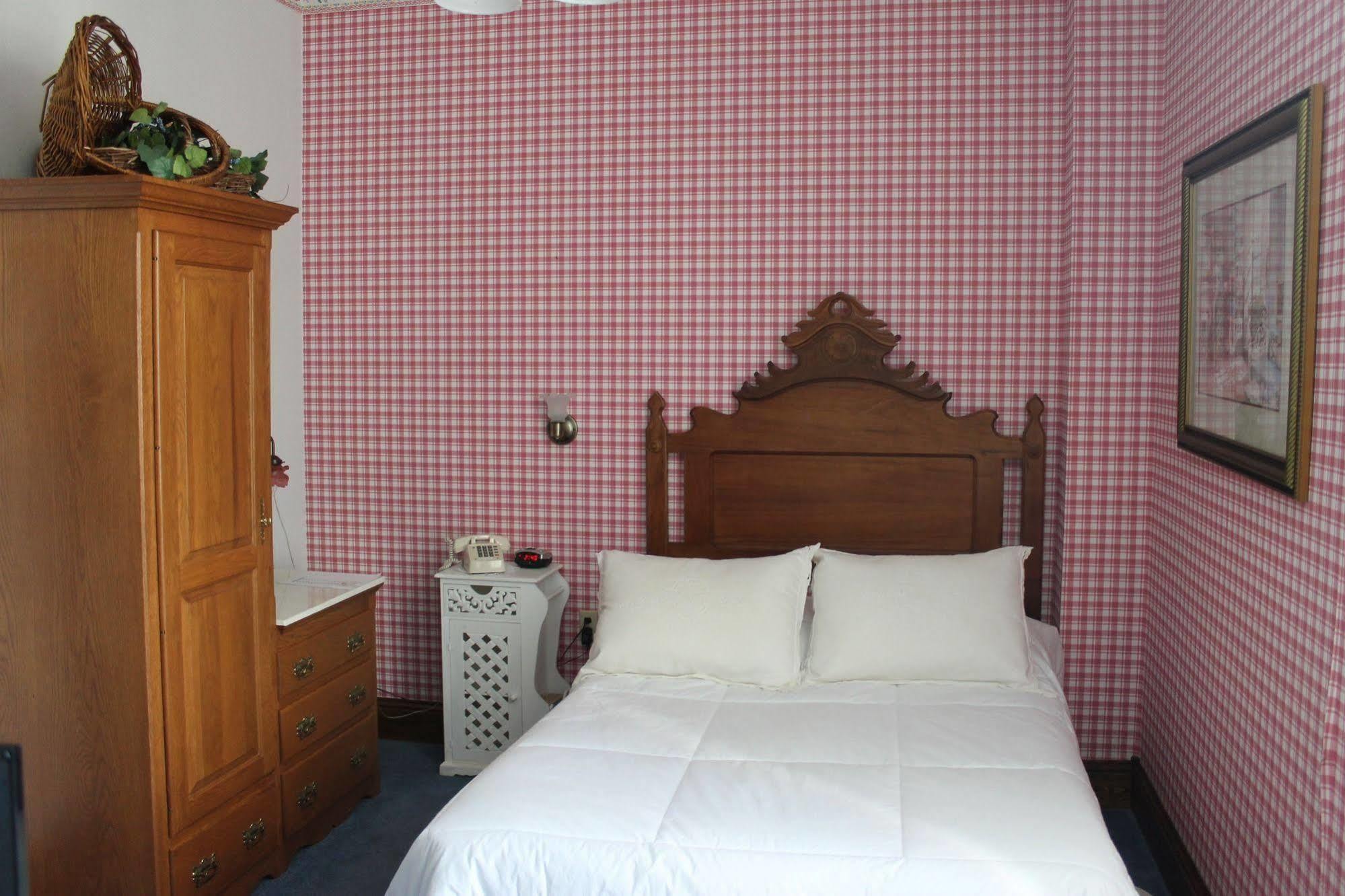 Decker Hotel & Bar Maquoketa Eksteriør bilde